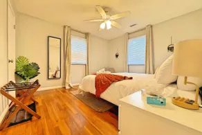 Walk to Beach | Quiet dead-end street| King Bed - Image 3