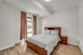 Spacious 4BR Townhouse | Sleeps 8 | Hwy 401 Access - Image 4