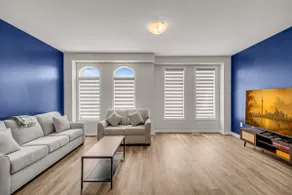 Spacious 4BR Townhouse | Sleeps 8 | Hwy 401 Access - Image 2