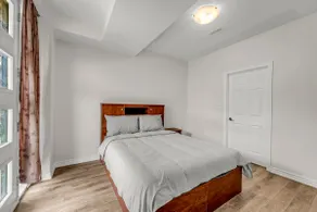 Spacious 4BR Townhouse | Sleeps 8 | Hwy 401 Access - Image 5