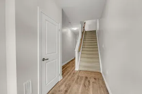 Spacious 4BR Townhouse | Sleeps 8 | Hwy 401 Access - Image 3