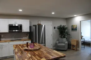 Swan Suite 2BR Luxury Apt - Image 4