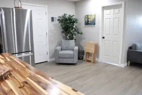Swan Suite 2BR Luxury Apt - Image 3