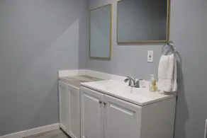 Swan Suite 2BR Luxury Apt - Image 5