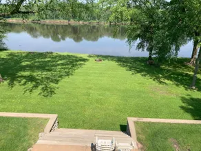 Riverfront Retreat Beautiful Views Sleeps 8 - Image 2