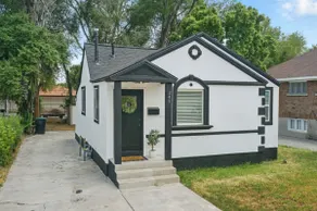 Stylish, Pet-Friendly Downtown Home - Image 2