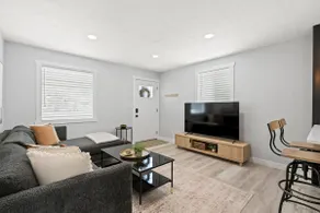Stylish, Pet-Friendly Downtown Home - Image 3