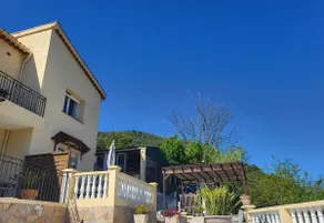 Independent F2 in a villa - Image 5
