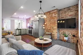 Modern Rooftop Retreat in Heart of Pittsburgh - Image 2