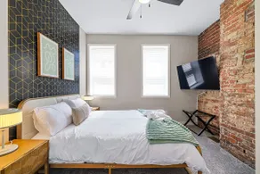 Modern Rooftop Retreat in Heart of Pittsburgh - Image 5