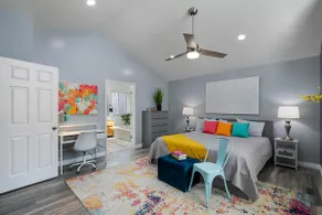 Stylish Spacious Home in Great Area Near Mountains - Image 4