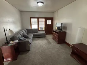 Roosevelt Suite 1 blk down town - Image 2