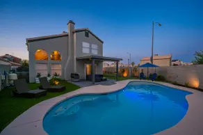 Vegas Homebase, Pool & Central Spot - Image 5