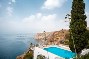 Ocean views from every corner - Image 4