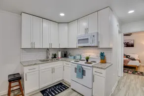 Cozy 1BR! King Bed. 3 min to Medical District! - Image 4