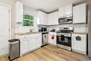 Elegant Escape Near Six Flags with WiFi, AC - Image 2