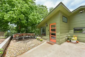 That 70s Home-LAKE Front/DocK, HoT TuB, & MoRE! - Image 4