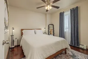 Historical Art Deco Central Downtown - Sleeps 4 - Image 2