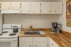 Historical Art Deco Central Downtown - Sleeps 4 - Image 4