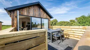 Raley Retreat Luxury Lodge - Image 2