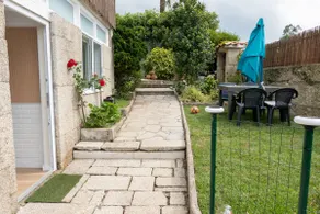 Apartment with garden in Nigrán - Image 2