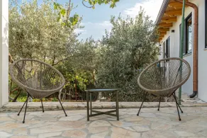 1BR Cozy Flat x4 w/Outdoor Oasis @SunsetTerraceB&B - Image 2