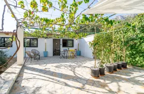 1BR Cozy Flat x4 w/Outdoor Oasis @SunsetTerraceB&B - Image 3