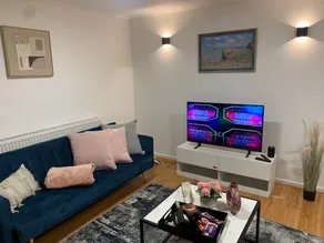 3BR Retreat – Family & Business - Parking - Image 4
