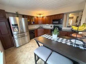 Entertaining home with a view! - Image 2