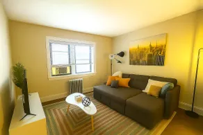 Large apt 1st fl walk to Downtown/train station - Image 3