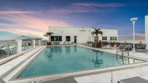 Cozy Retreat, Rooftop Pool, Short Drive to Pier - Image 3