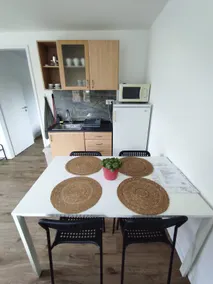 Ella-k Aliga Apartment - Image 4