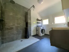 Modern & quiet for couples + kids - Image 2