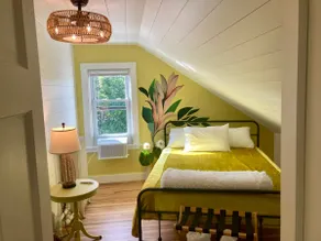 Newport Boho Tropical-2BD/1Bth, +Futon/2 Parking! - Image 5