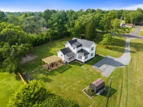 Farmhouse Retreat - 2 Acres Near Downtown - Image 5