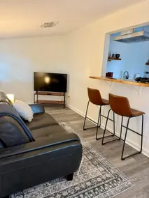 1BR/1BClean,CozyApt/Walk to town - Image 4