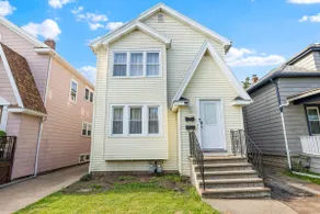 2BR • Private Patio • Mins to Falls & Downtown - Image 3