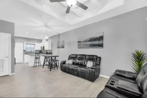 Lux condo King/Queen near Dt - Image 3