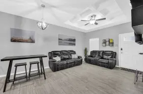 Lux condo King/Queen near Dt - Image 2
