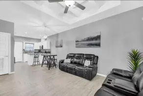 Lux condo King/Queen near Dt - Image 4