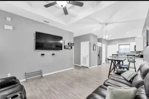 Lux condo King/Queen near Dt - Image 5