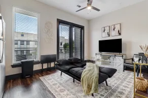 Prime Sleek Apt Near DT/Domain+Parking/Amenities - Image 5
