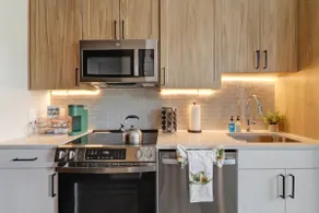 Prime Sleek Apt Near DT/Domain+Parking/Amenities - Image 3