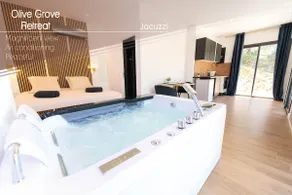 Romantic Suite Hot Tub & Optional Secret Room - Image 2
