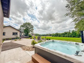 White Oak Acres: Hot Tub + Amish Farmland Views. - Image 3