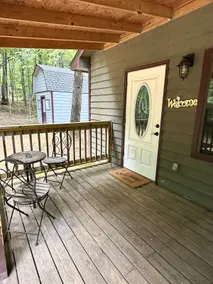 Peaceful, cozy cabin in the woods - Image 4