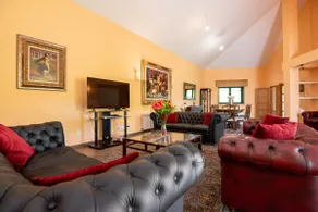 Excellent house with garden - Image 2