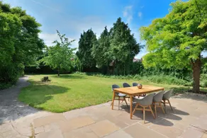 Spacious Gate 3BR • City 5mins Walk • Pets Welcome - Image 2