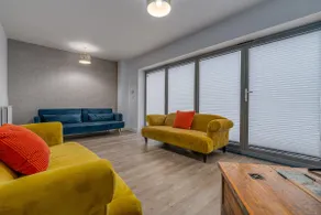 Modern 2-Bed House | WiFi | Parking | Sleeps 4 - Image 4
