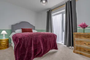 Modern 2-Bed House | WiFi | Parking | Sleeps 4 - Image 3